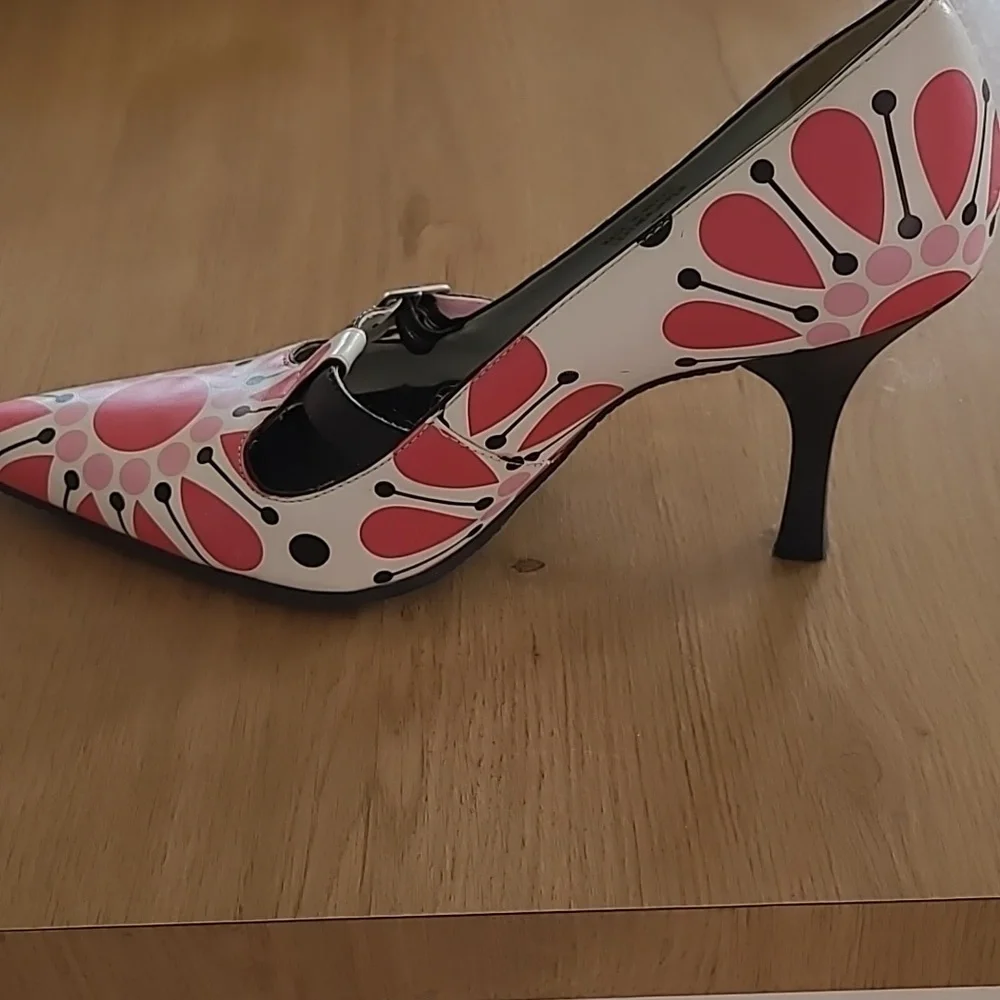 Shoes - Picture 3 of 6